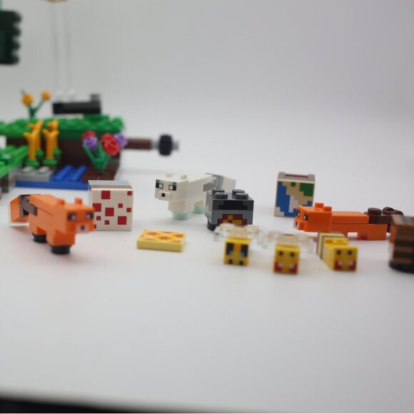 Minecraft The Bee Farm - Incomplete (does not include people) - Picture 7 of 11